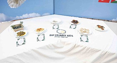 Filistin'le dayanışmada yemekler kırık tabaklarda sergilendi