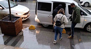 Fuhuş operasyonunda 5 kadın ve iş yeri sahibi yakalandı