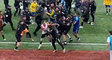 Futbol sahası ringe döndü, 24 kırmızı kart çıktı