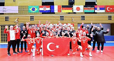 Futbol ve hentbol milli takımları, Tokyo'da yoluna kayıpsız devam ediyor