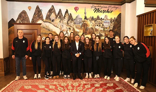 Galatasaray Sutopu Takımı'ndan Başkan Arı'ya ziyaret