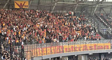 Galatasaray taraftarından Selçuk İnan tezahüratı