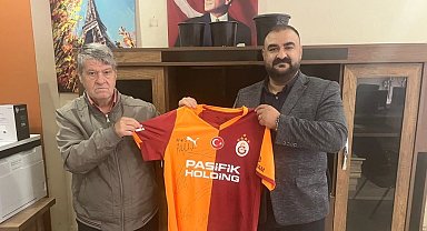 Galatasaraylı Futbolcular SMA'lı Esma için forma imzaladı