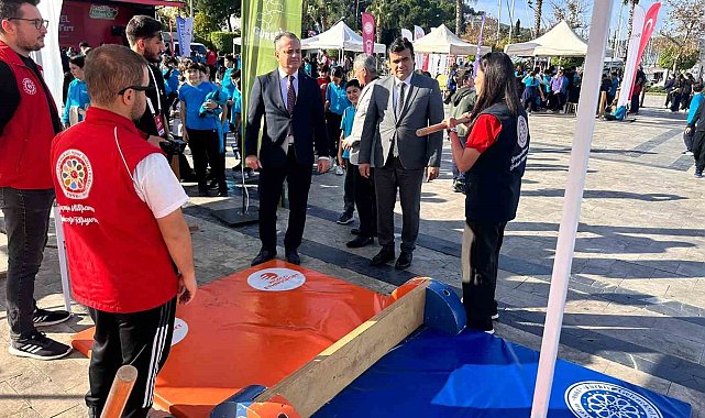 Geleneksel Oyunlar Tırı, geçmişin oyunlarını Fethiye'de öğrencilerle buluşturdu