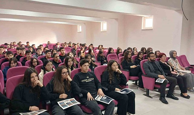 Gençler, 'Dijital Okuryazarlık ve Dezenformasyonla Mücadele' konularında bilinçleniyor