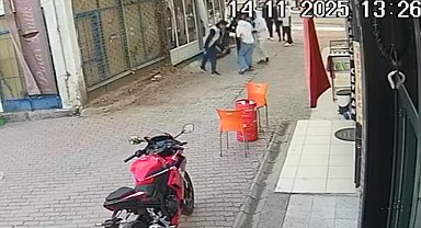 Gençlerin kavgası kanlı bitti: Bıçaklayıp, hiçbir şey olmamış gibi uzaklaştı