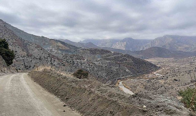 Göçük altında kalan işçiyi kurtarma çalışmaları sürüyor