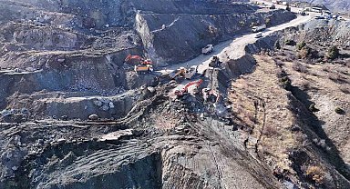 Göçük altında kalan şirket müdürünü kurtarma çalışmalarına ara verildi