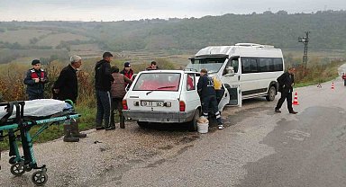 Gönen'de trafik kazasında sıkışan sürücü itfaiye ekiplerince kurtarıldı