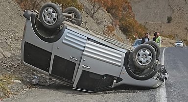 Hakkari karayolunda trafik kazası: 2 yaralı
