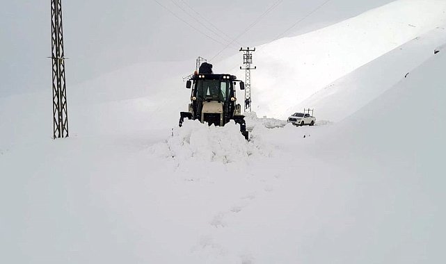 Hakkari'de kardan kapanan 9 köy ve 21 mezra yolu ulaşıma açıldı