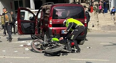 Hakkari'de motosikletle kamyonet çarpıştı: 1 yaralı