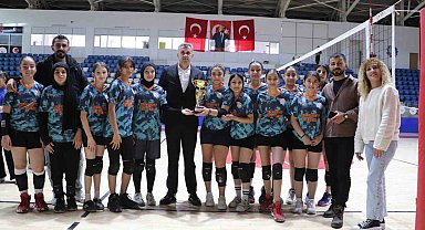 Hakkari'de Yıldız Kızlar Voleybol İl Birinciliği sona erdi