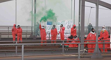 Hamburg limanını kapatan göstericiler, İsrail'e silah ihracatının durdurulması çağrısı yaptı