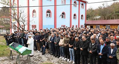 Hastalığına yenik düşen muhtar son yolculuğuna uğurlandı