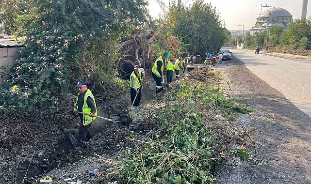 Hatay'da 66 kilometrelik yağmur suyu ve ızgara temizliğinden toplamda 53 kamyon katı atık çıktı