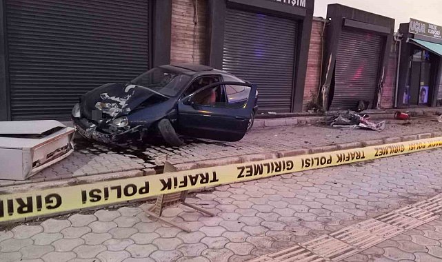 Hatay'da otomobil kaldırımdaki çocuğa çarptı