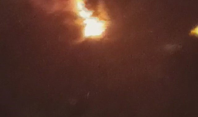 Hatay'da yıldırımın düştüğü ağaçlık alanda yangın çıktı