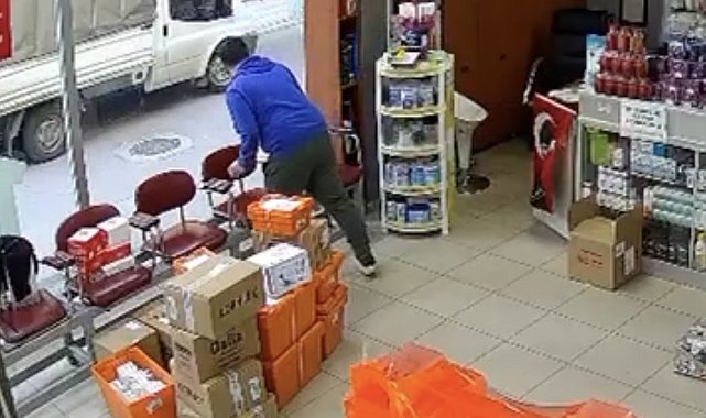 Hava almak için dışarı çıkan eczacının üzerine atladı: "Çıplak sandım"