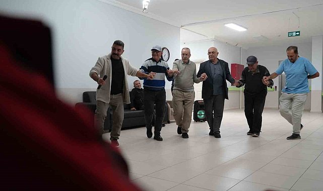 Hem kaynaştılar hem eğlendiler: Huzurevi sakinleri Bayburt'ta keyifli bir gün geçirdi