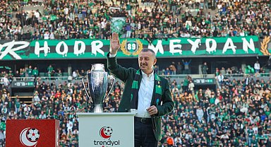 Hem taraftarı, hem Kocaelispor'u kutladı