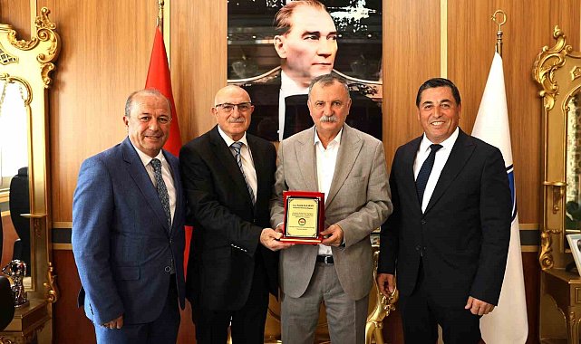Hemşehri Derneklerinden Başkan Balaban'a anlamlı plaket