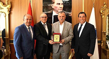 Hemşehri Derneklerinden Başkan Balaban'a anlamlı plaket