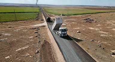 Hilvan'da 5 kilometrelik yolun sathi asfalt çalışmalarını tamamladı