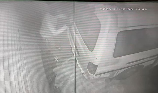 Hırsızlar park halindeki tekneyi çalamayınca zarar verip kaçtılar