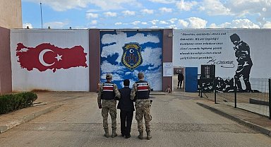 Hırsızlık suçundan 17 yıl cezayla aranan şahsı jandarma yakaladı