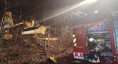 Hırvatistan İtfaiyeciler Birliği, Türkiye'ye ait yangın söndürme uçağının Senj kenti yakınlarında düştüğünü ve pilotun hayatını kaybettiğini açıklayarak, "Ne yazık ki saat 18.40 civarında, hayatını kaybeden pilotun cansız bedeni bulundu" ded
