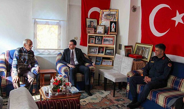 Hisarcık Kaymakamı Erkan Atam'dan, şehit mezarına ve ailesine ziyaret