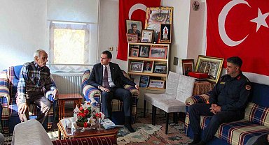 Hisarcık Kaymakamı Erkan Atam'dan, şehit mezarına ve ailesine ziyaret