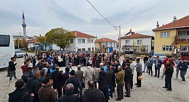 Hisarcık'ta 36 kişilik umre kafilesi kutsal topraklara uğurlandı