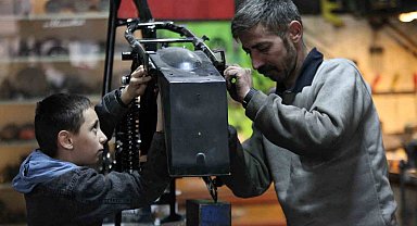 Hurdaya dönen Jawa motosikletler atölyede yeniden gün yüzüne çıkıyor