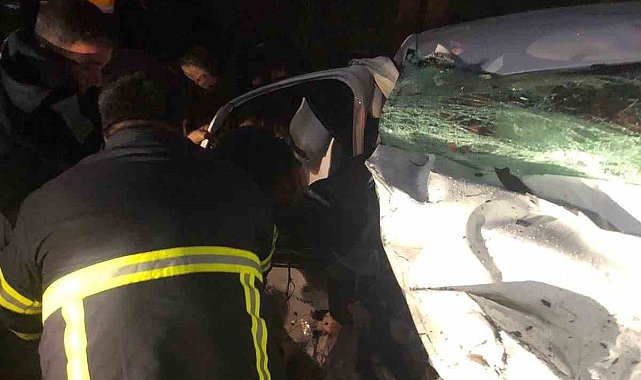 İki otomobil kafa kafaya çarpıştı: 7 yaralı