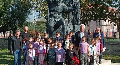 İlkokul öğrencileri Yörük Ali Efe'yi unutmadı