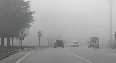 İnegöl'de etkili sis, görüş mesafesini 10 metreye düşürdü