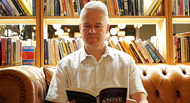 İngiliz yazar T.M. Logan, İstanbul'da okuyucularıyla bir araya geldi