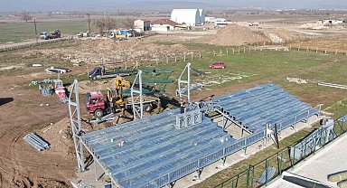 İnönü Spor Kompleksine çelik tribün yerleştiriliyor