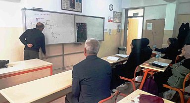 İnşaat ustasından engelli öğretmene tablo sürprizi