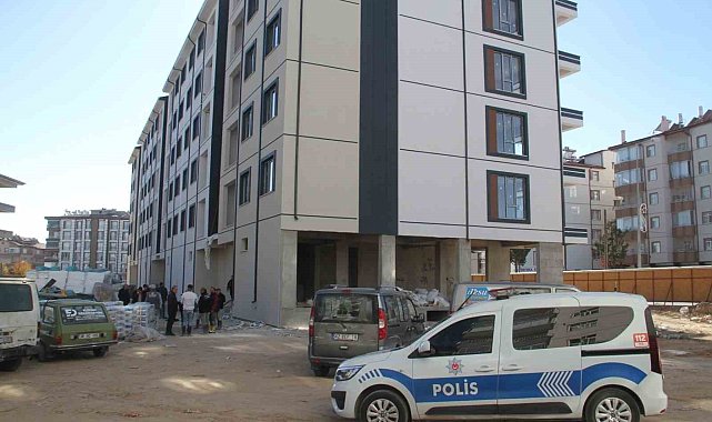 İnşaatta asansör boşluğuna düşen şahıs yaralandı