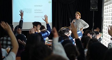 İstanbul Beylikdüzü'nde kadına şiddete karşı birlik ve dayanışma