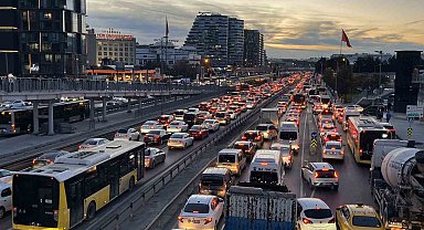 İstanbul'da trafik yoğunluğu yüzde 89'a ulaştı