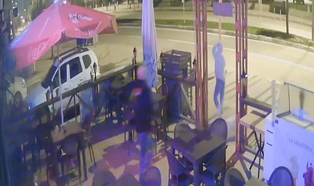 İşyerine defalarca giren hırsızı sopayla kovaladı: o anlar kamerada