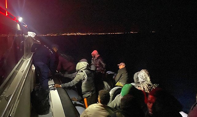 İzmir açıklarında 23 düzensiz göçmen yakalandı, 20 göçmen kurtarıldı
