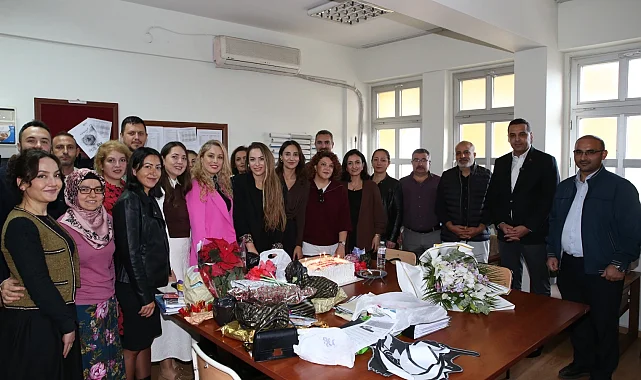 İzmir Çiğli'de Öğretmenler Günü fidanlarla kutlandı