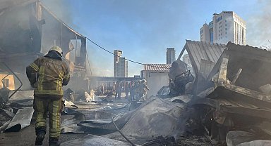 İzmir İtfaiyesi Bayraklı'daki yangına anında müdahale etti