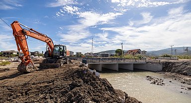 İzmir Yarımada'daki derelerden 100 bin ton malzeme çıkarıldı