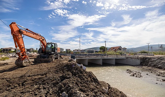 İzmir Yarımada'daki derelerden 100 bin ton malzeme çıkarıldı
